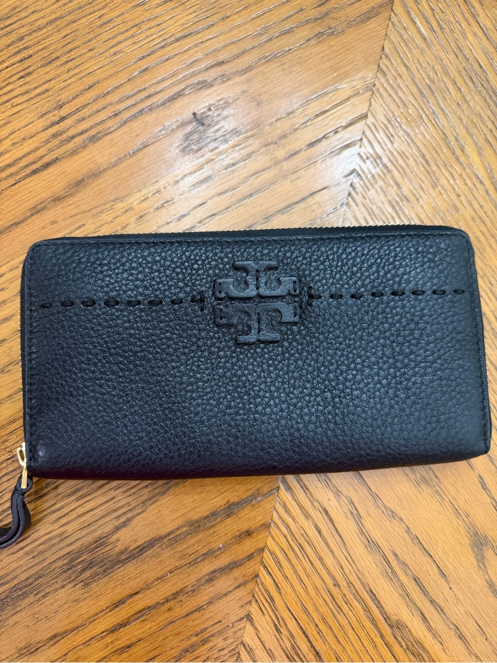 EUC Tory Burch Black Pebbled Leather Zip-Around Long Wallet